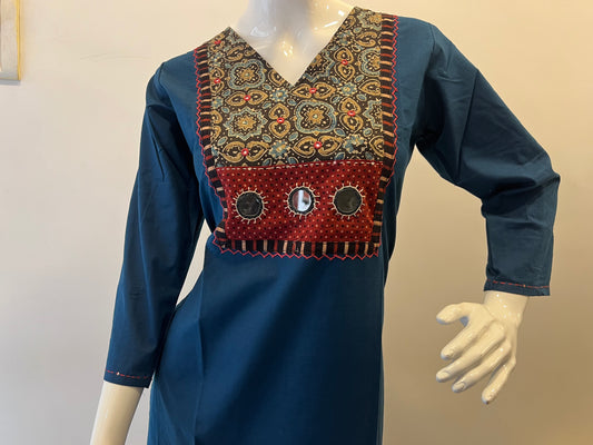 STYLIE GOA Artisan Embellished Kurta With Mirror Work
