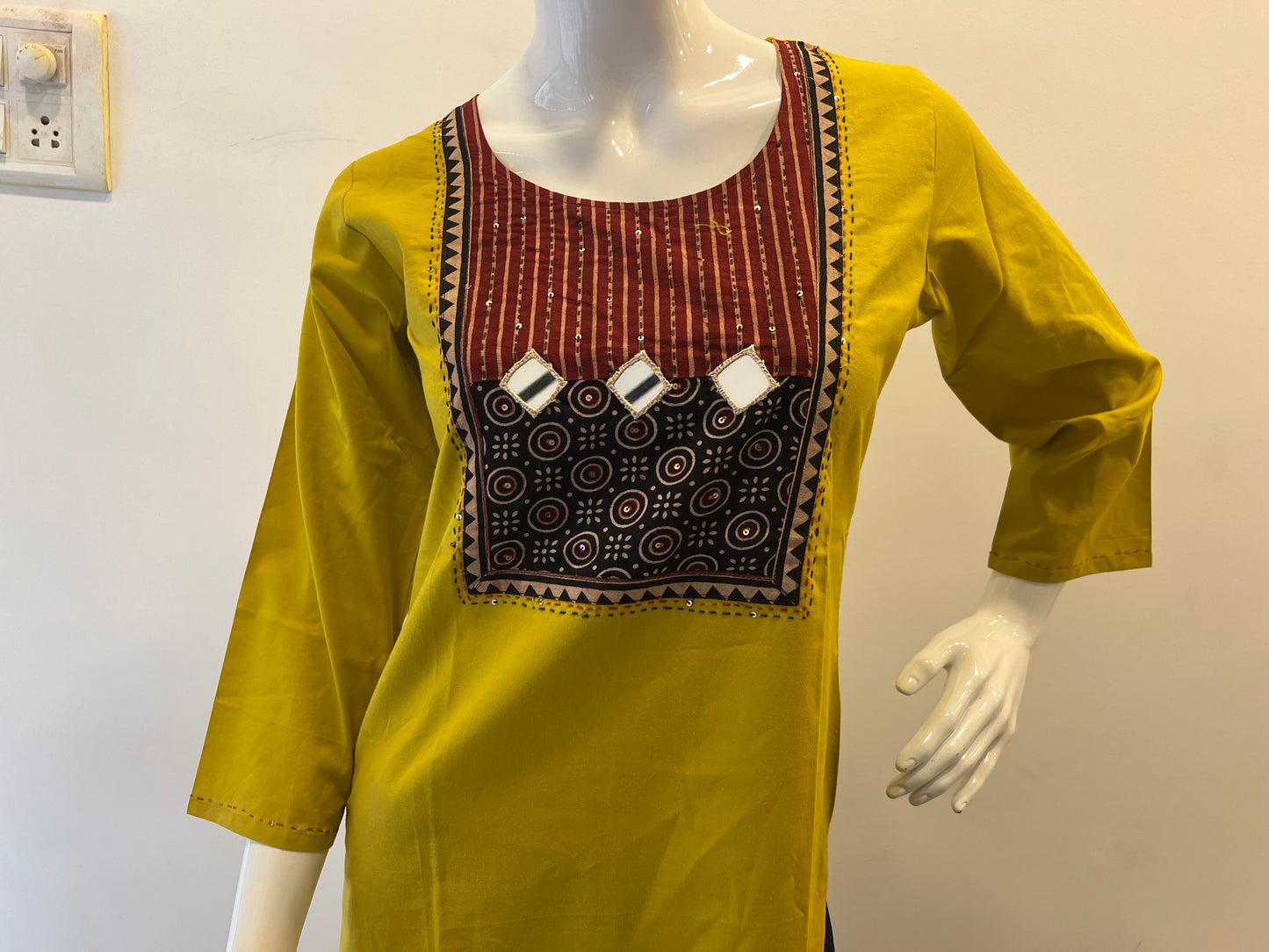 STYLIE GOA Artisan Embellished Kurta With Mirror Work