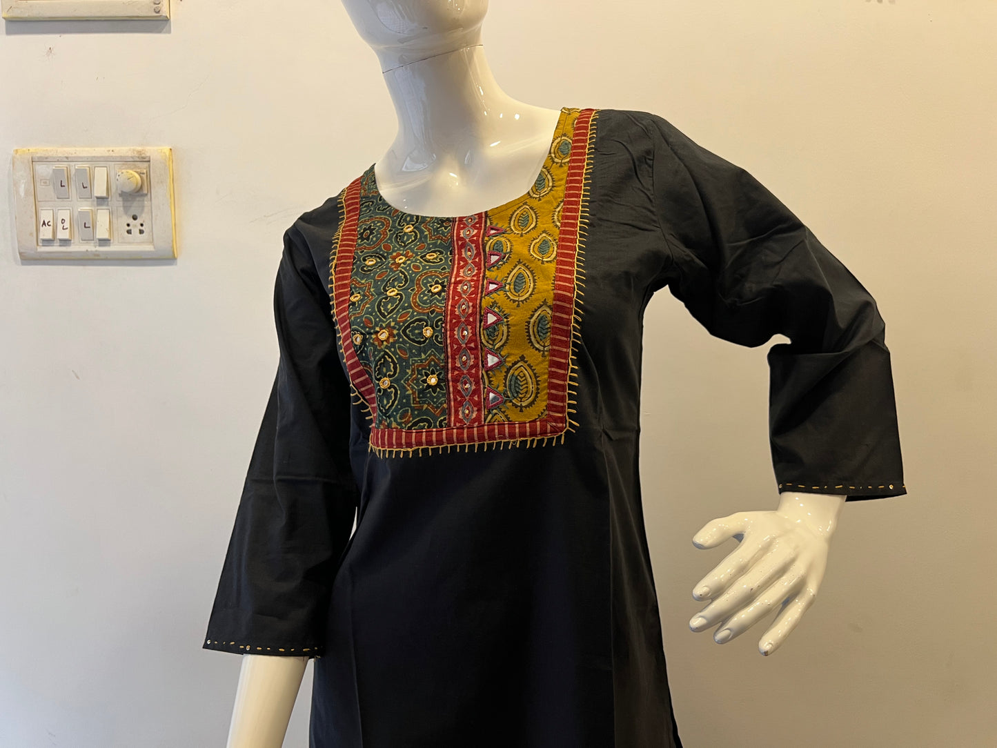 STYLIE GOA Artisan Embellished Kurta With Mirror Work