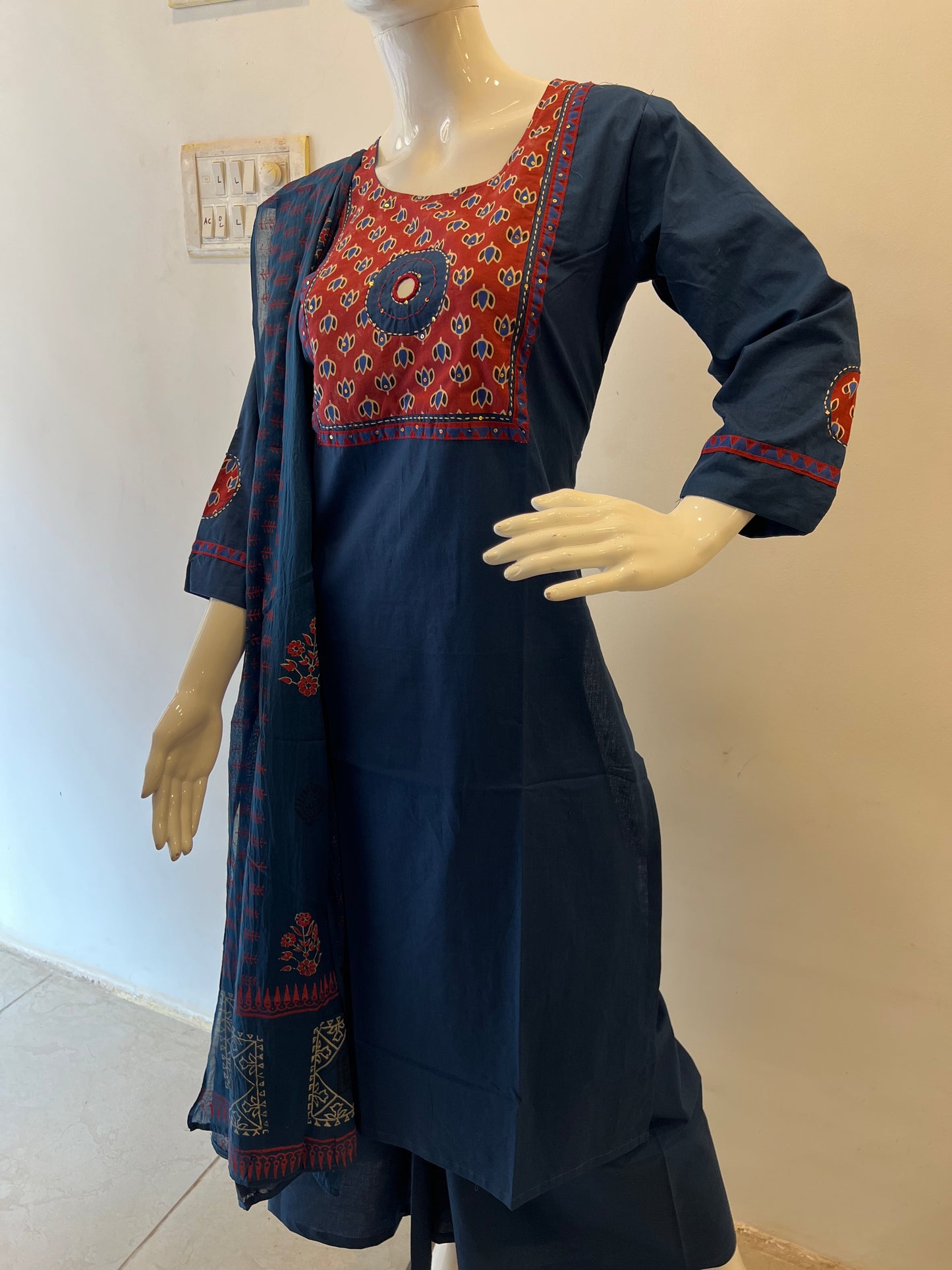 STYLIE GOA Heritage Elegance Embroidered Kurta Set