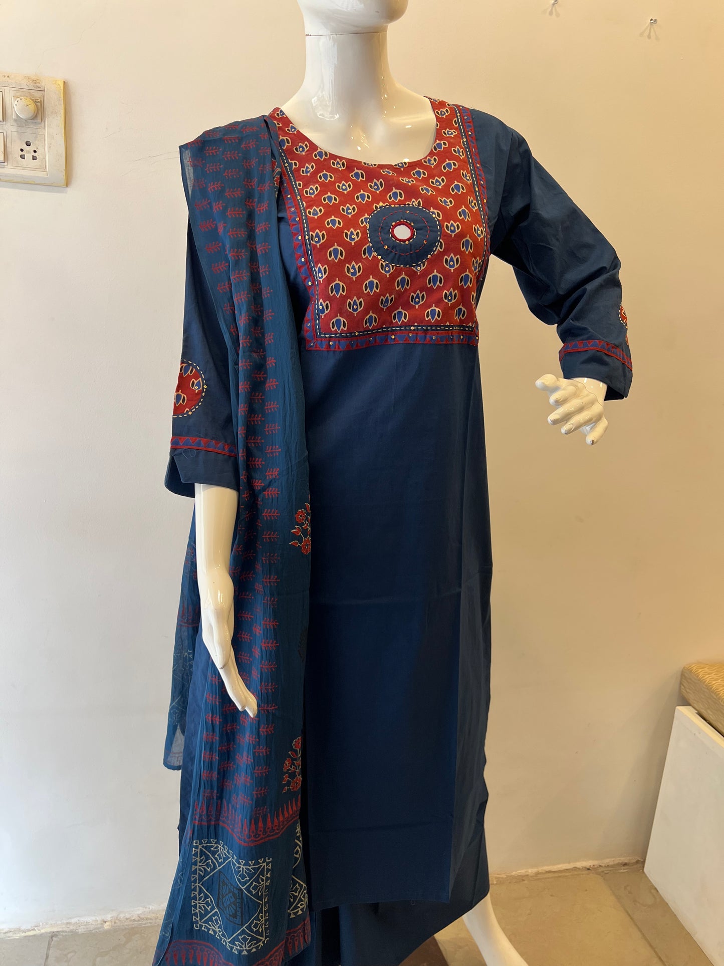 STYLIE GOA Heritage Elegance Embroidered Kurta Set