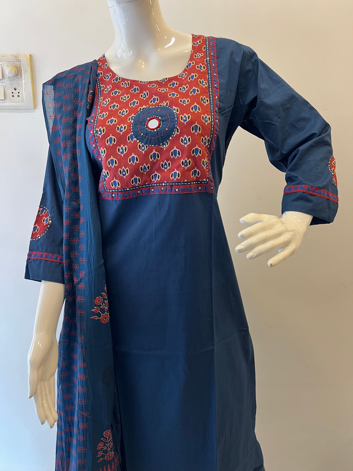 STYLIE GOA Heritage Elegance Embroidered Kurta Set