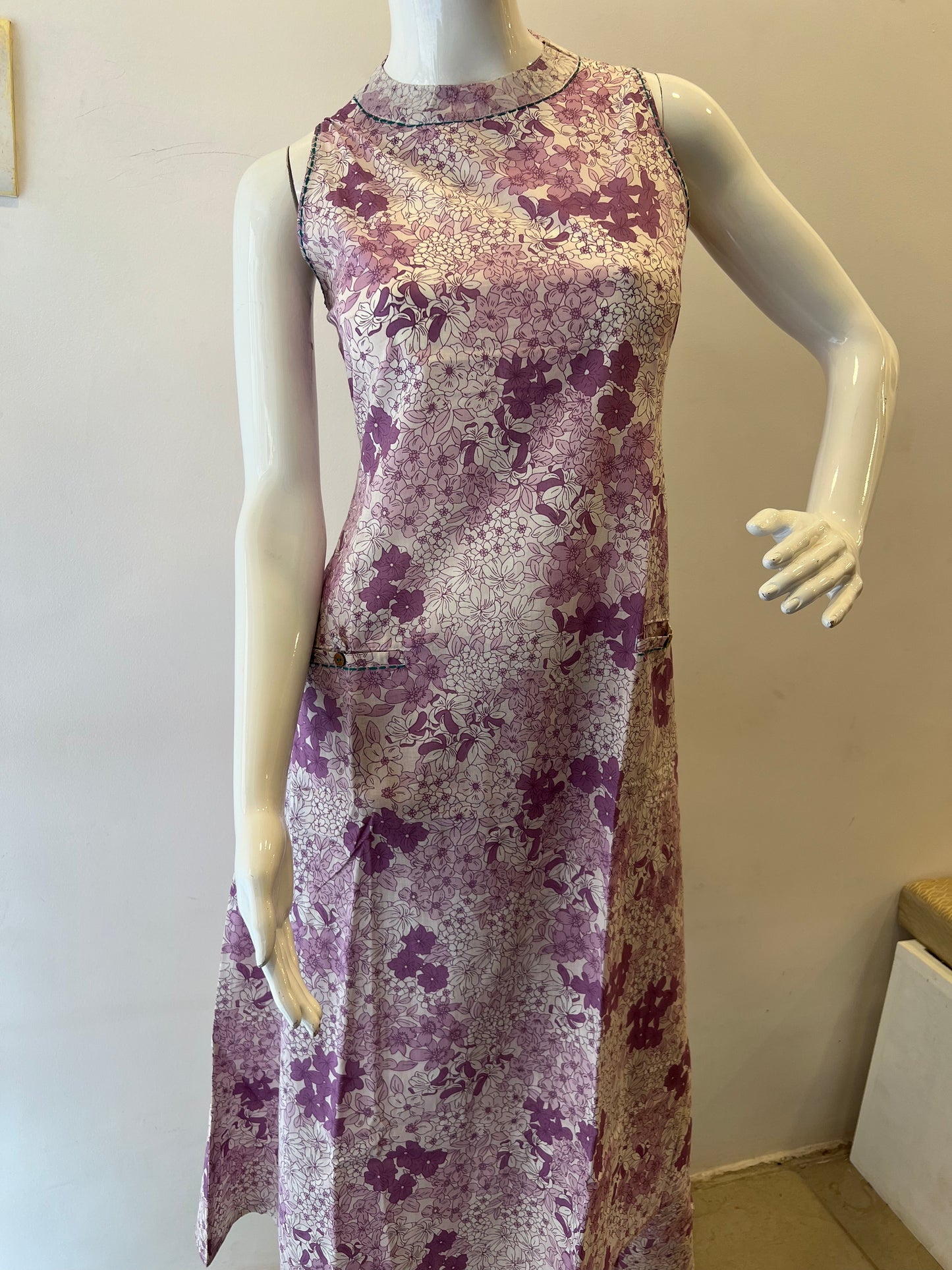 STYLIE GOA Floral Elegance Sleeveless Kurta with Trousers