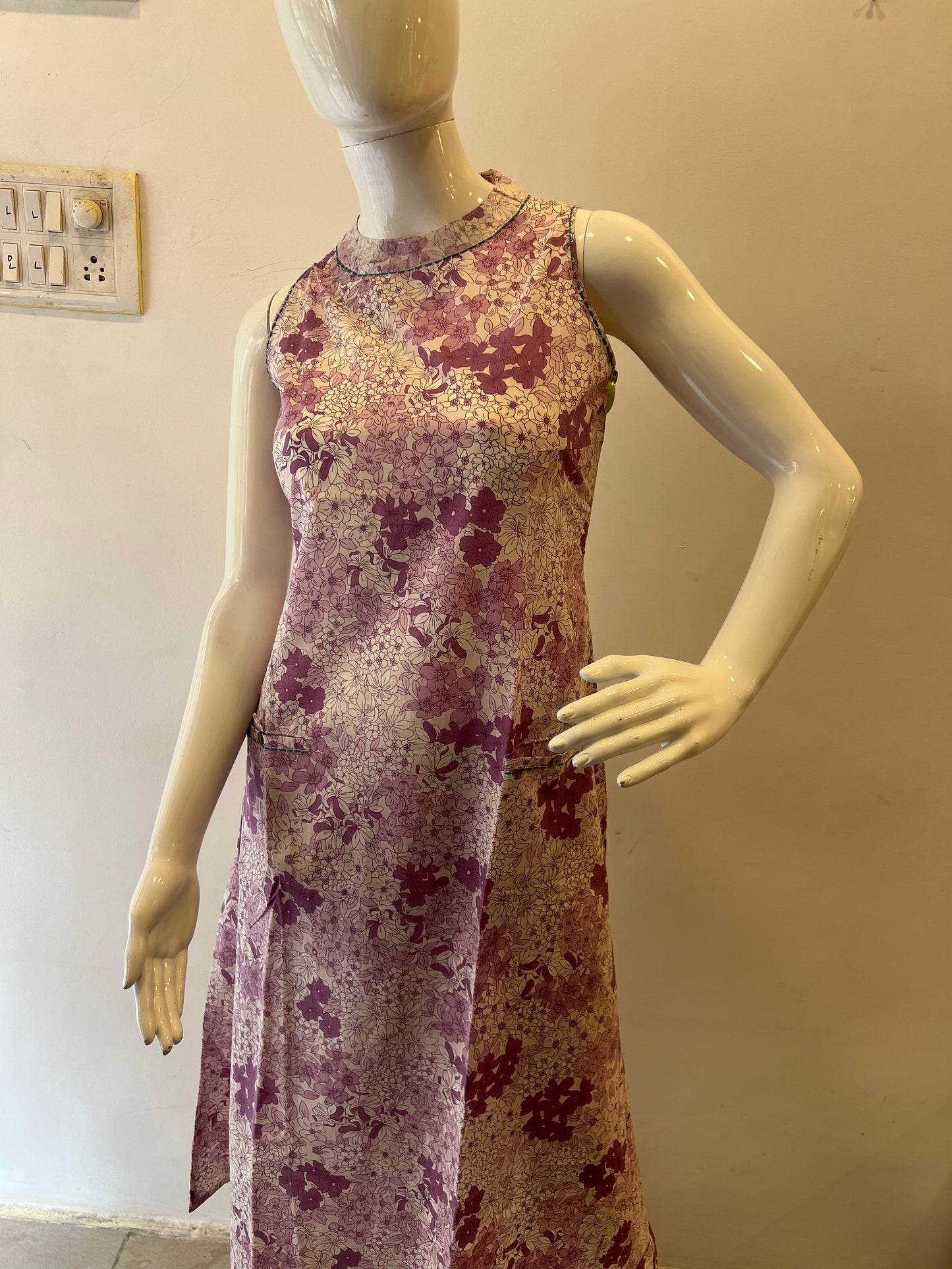 STYLIE GOA Floral Elegance Sleeveless Kurta with Trousers