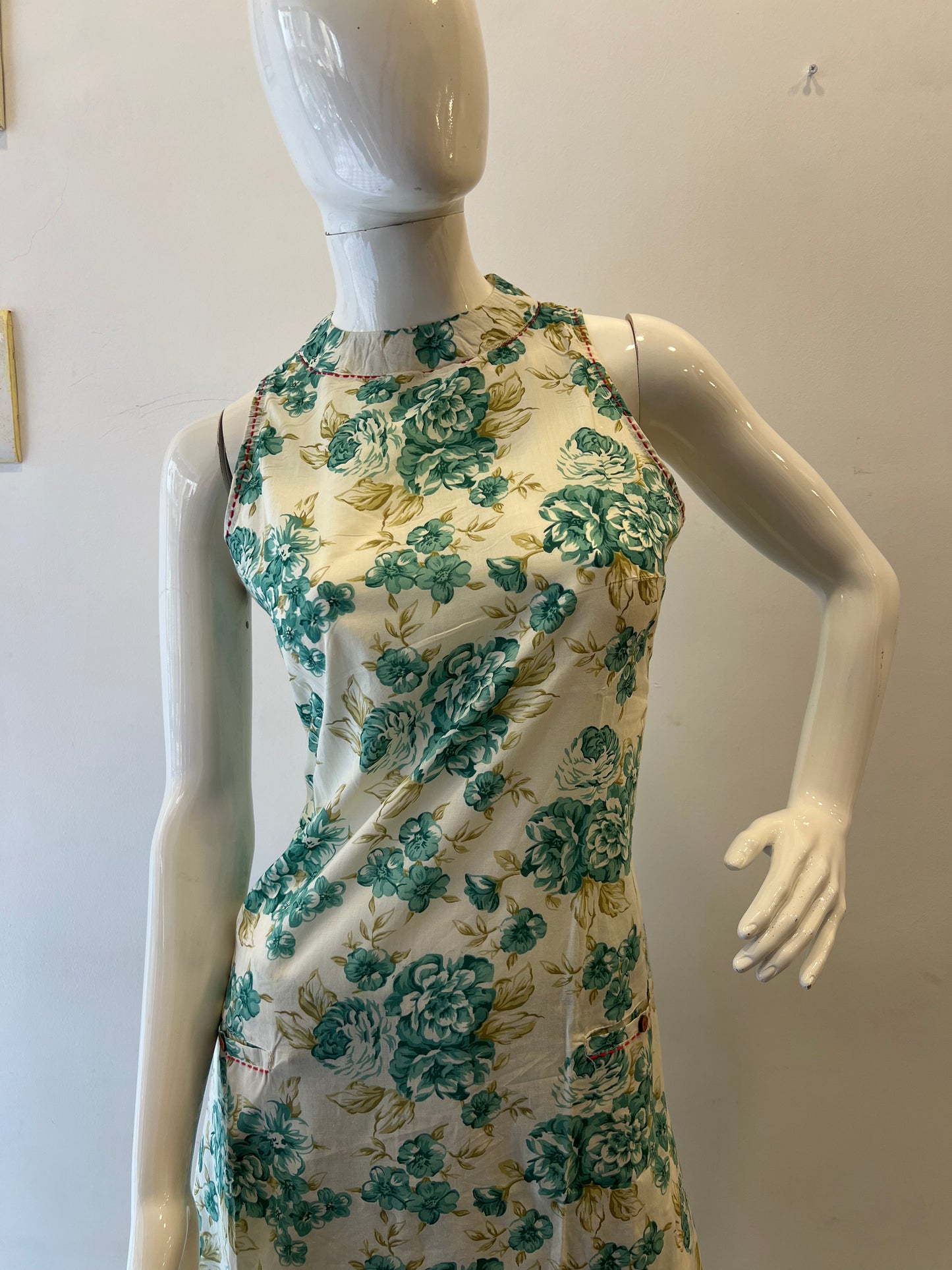 STYLIE GOA Floral Elegance Sleeveless Kurta with Trousers