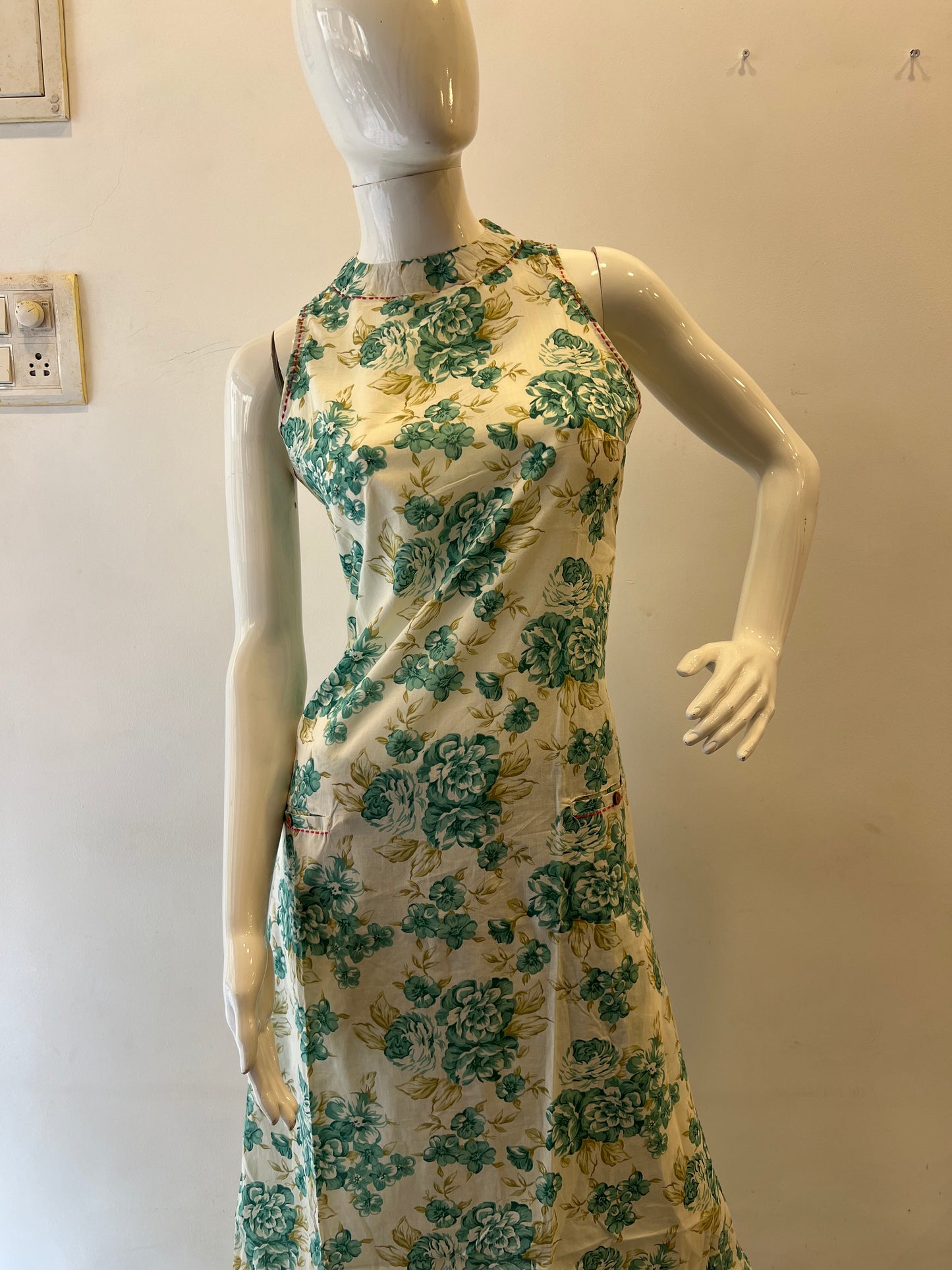 STYLIE GOA Floral Elegance Sleeveless Kurta with Trousers