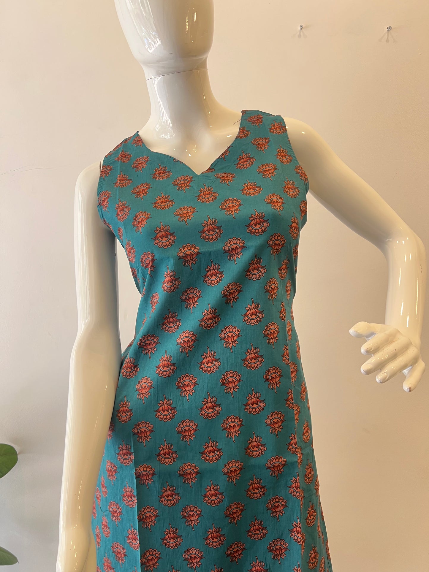 STYLIE GOA Assorted V Neck Printed Kurtas With Attached Sleeves