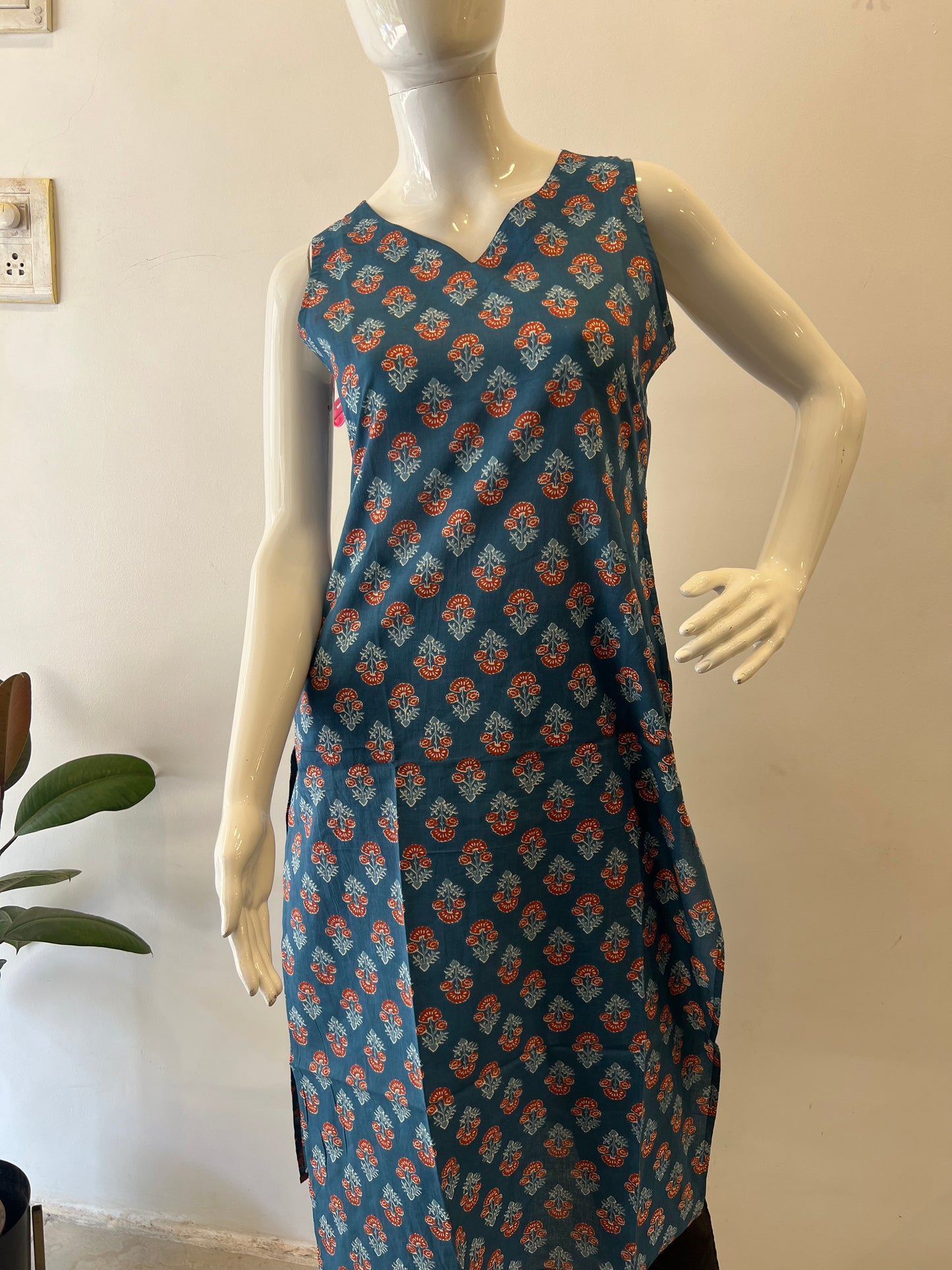 STYLIE GOA Assorted V Neck Printed Kurtas With Attached Sleeves