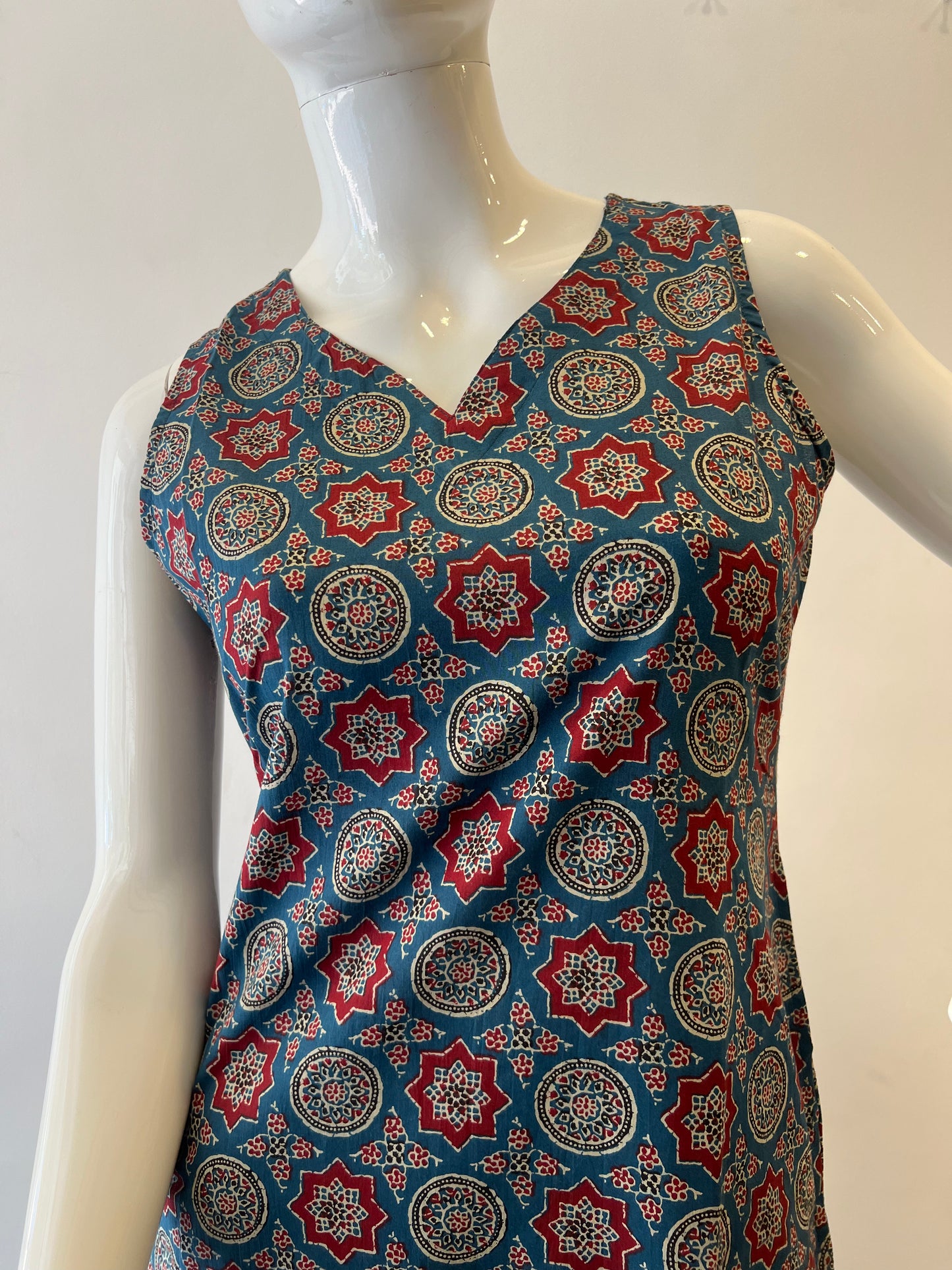 STYLIE GOA Assorted V Neck Printed Kurtas With Attached Sleeves
