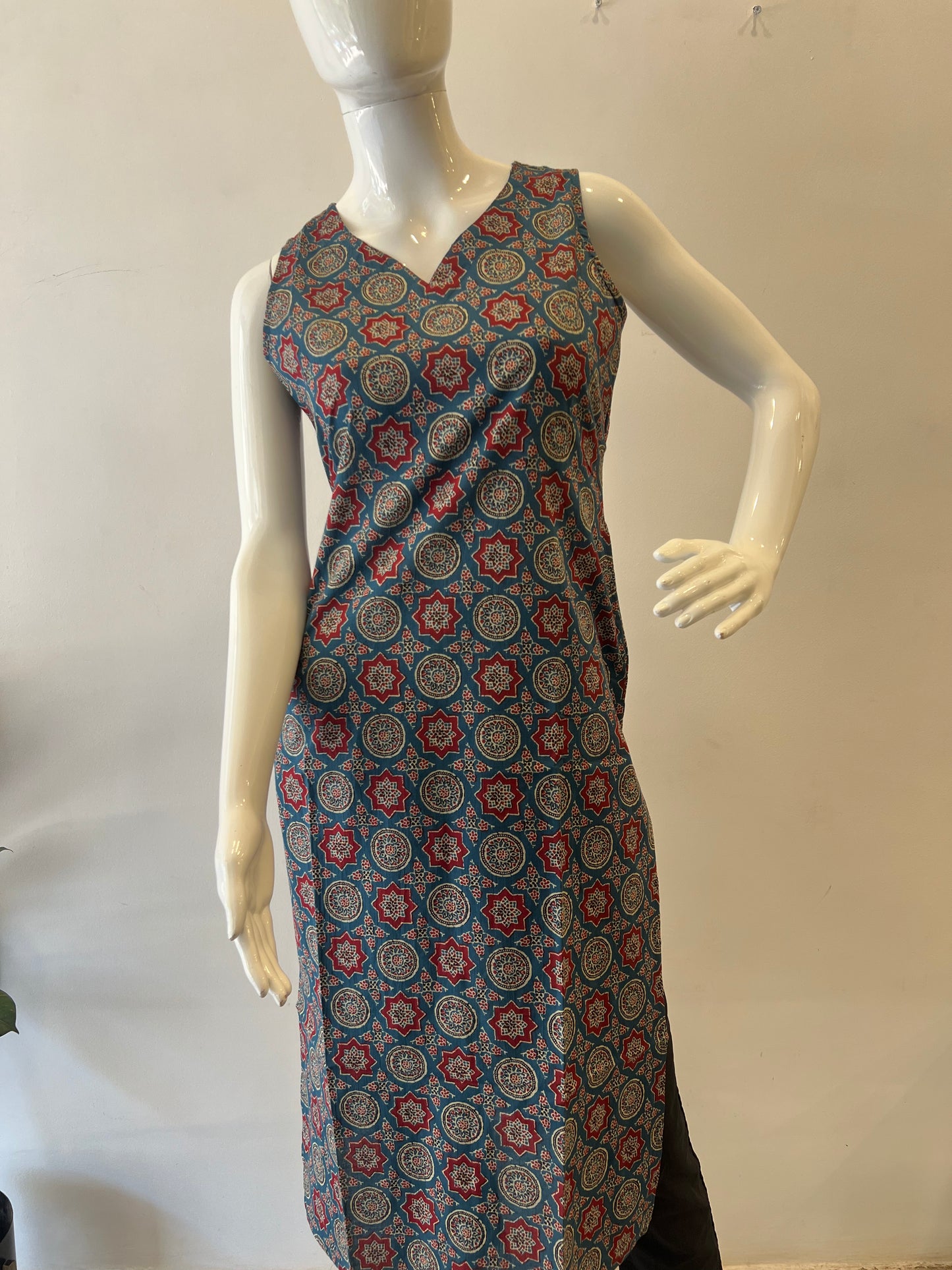 STYLIE GOA Assorted V Neck Printed Kurtas With Attached Sleeves
