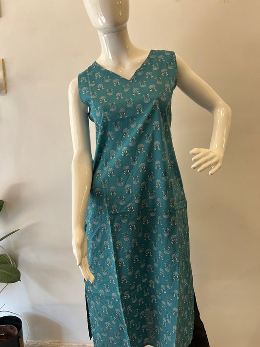 STYLIE GOA Assorted V Neck Printed Kurtas With Attached Sleeves