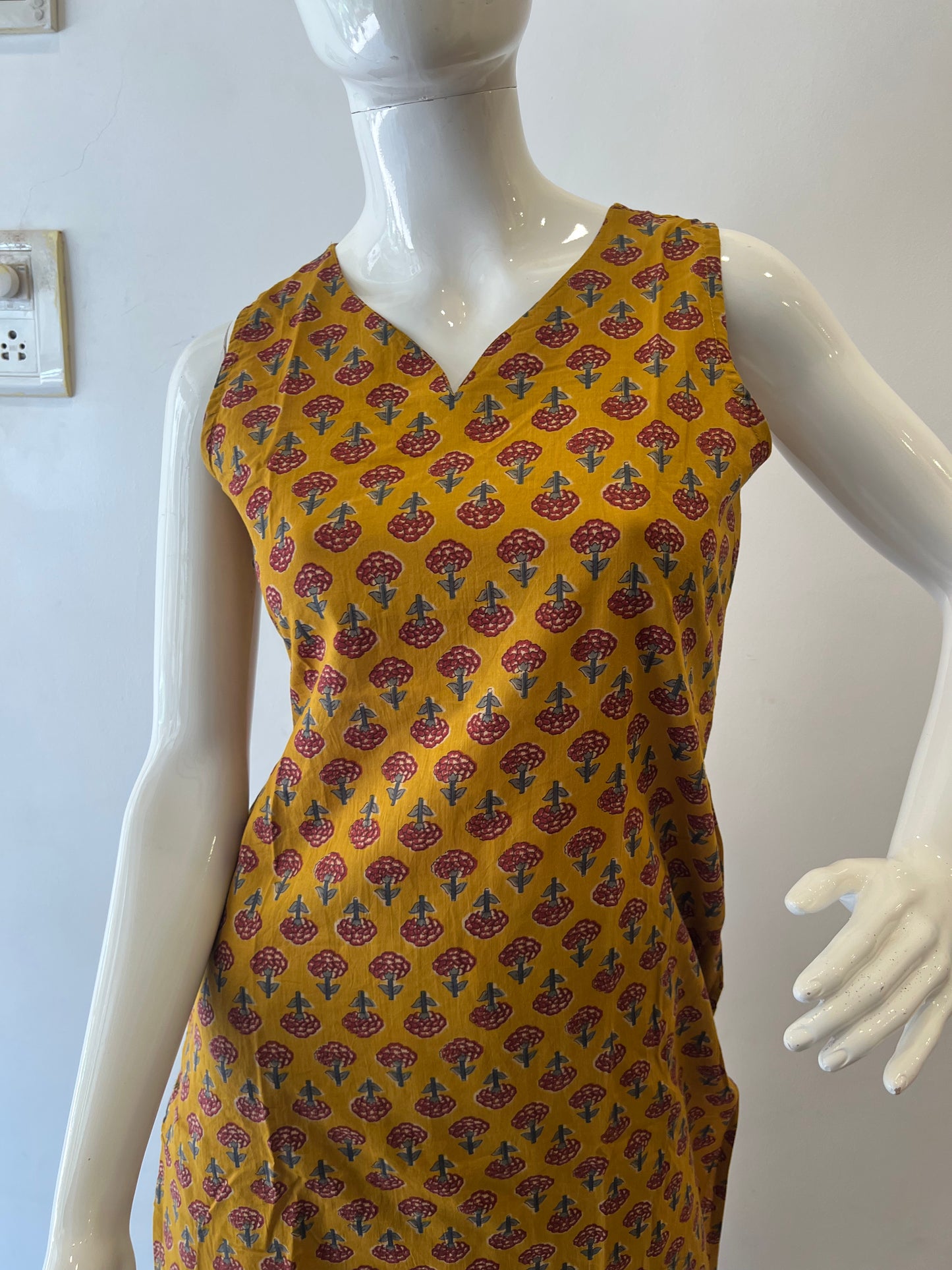 STYLIE GOA Assorted V Neck Printed Kurtas With Attached Sleeves