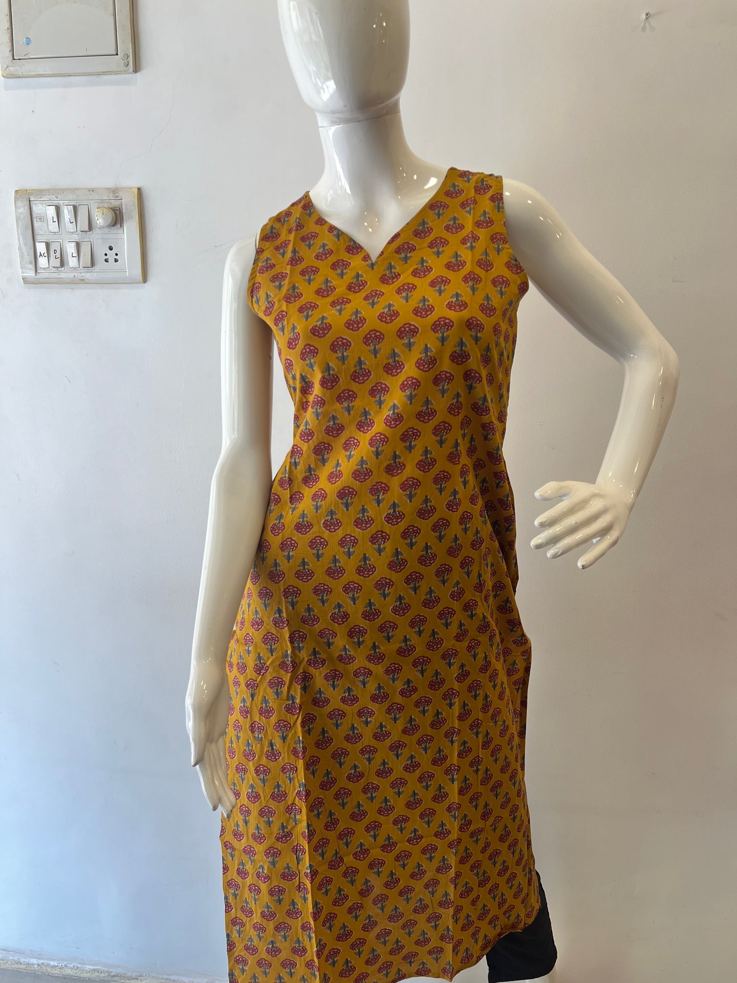 STYLIE GOA Assorted V Neck Printed Kurtas With Attached Sleeves