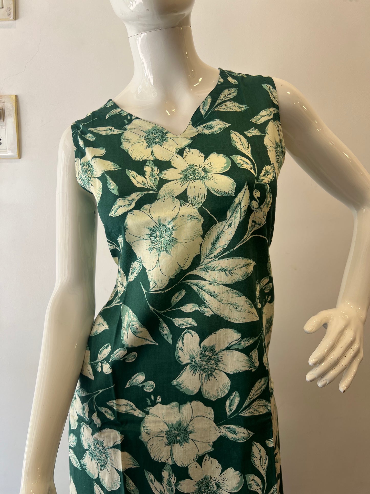 STYLIE GOA Assorted V Neck Printed Kurtas With Attached Sleeves