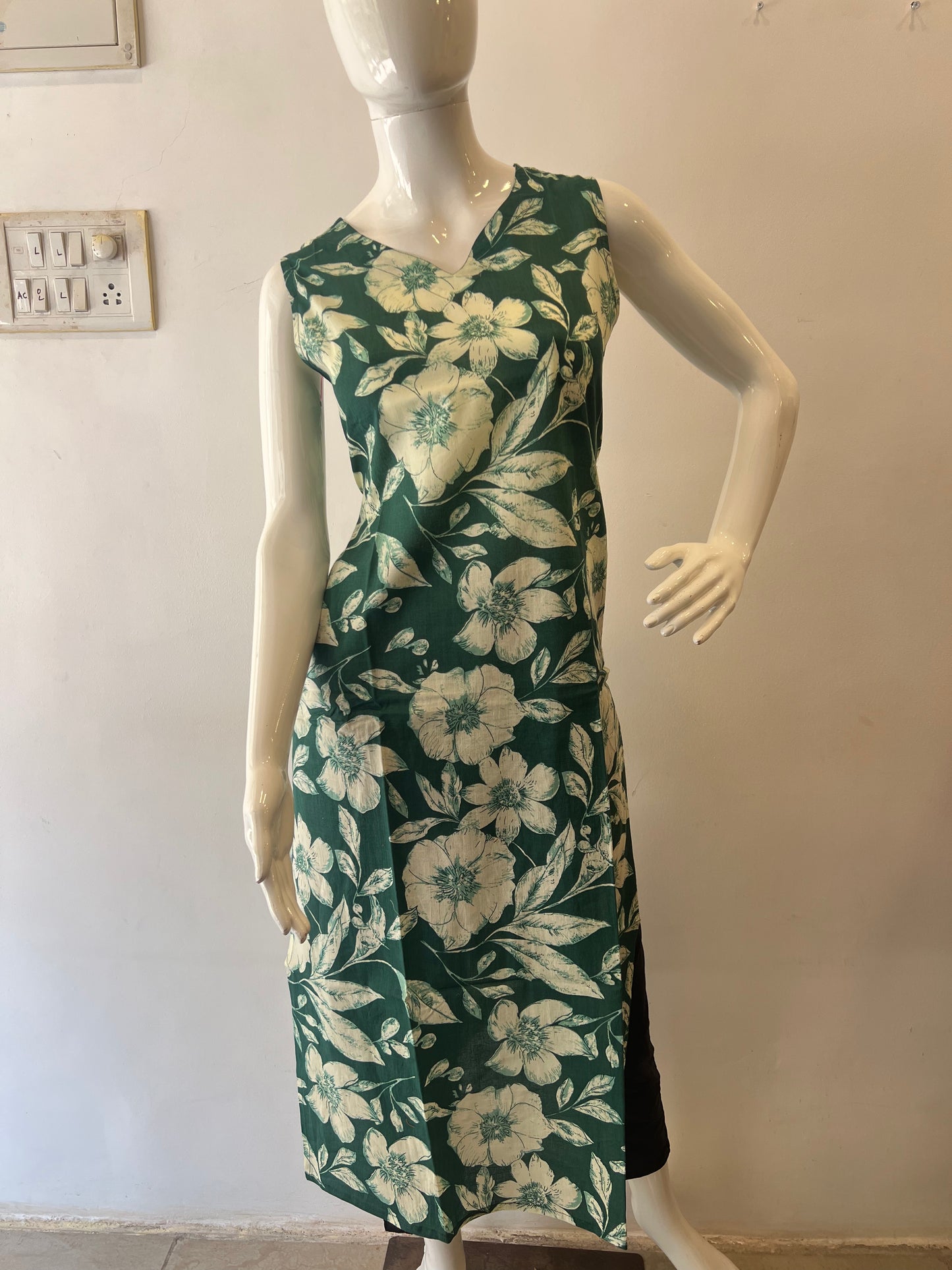 STYLIE GOA Assorted V Neck Printed Kurtas With Attached Sleeves