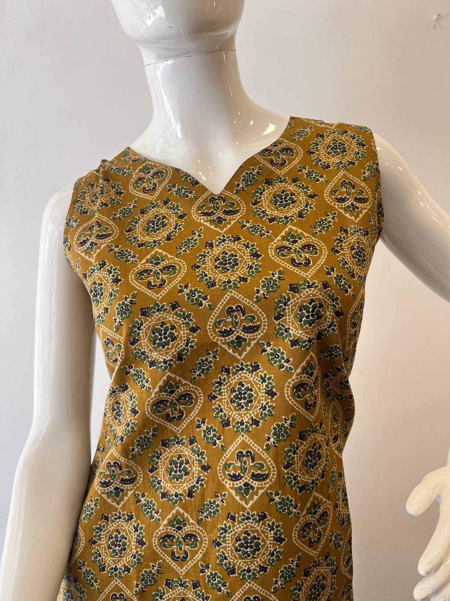 STYLIE GOA Assorted V Neck Printed Kurtas With Attached Sleeves