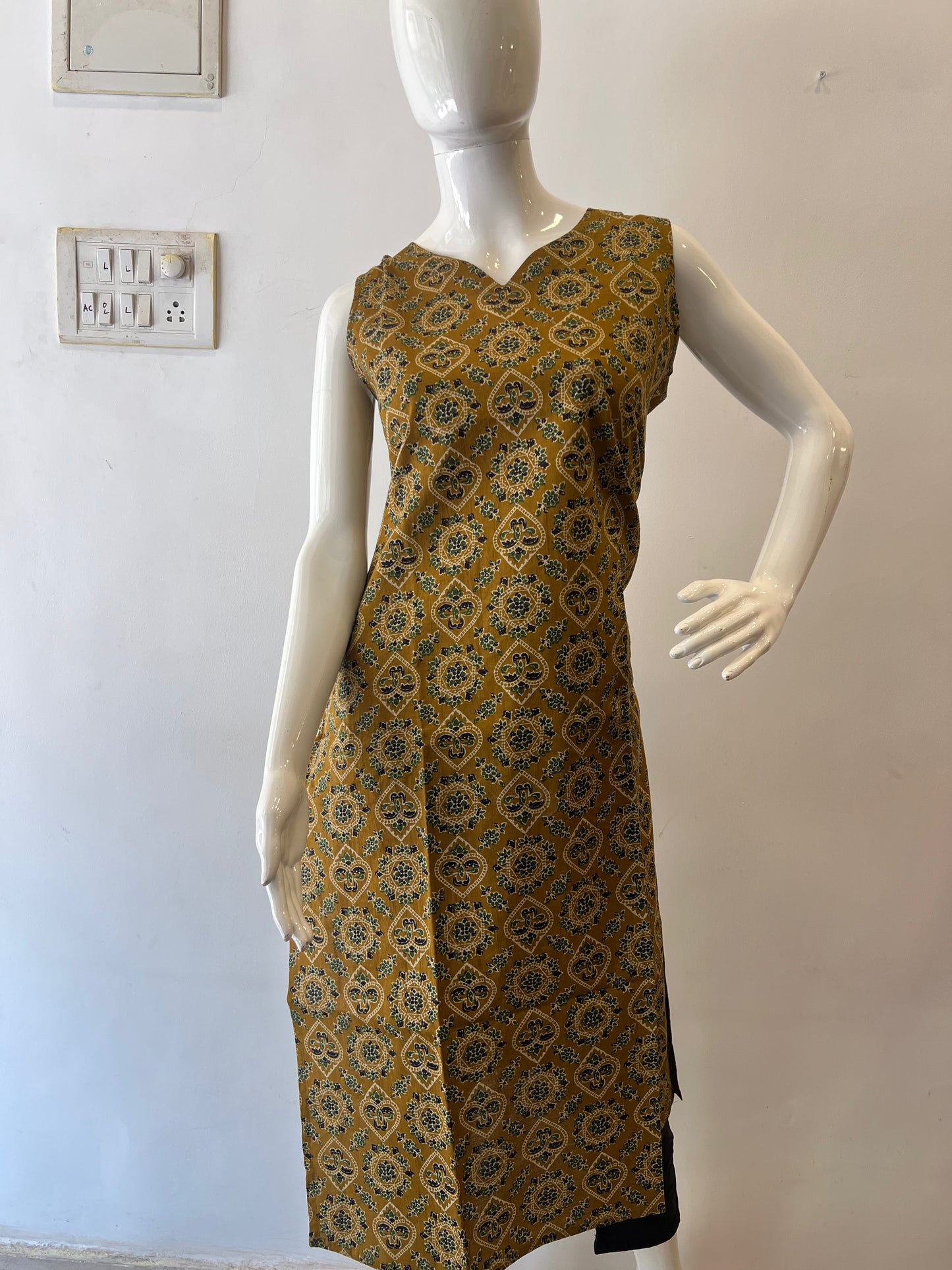STYLIE GOA Assorted V Neck Printed Kurtas With Attached Sleeves