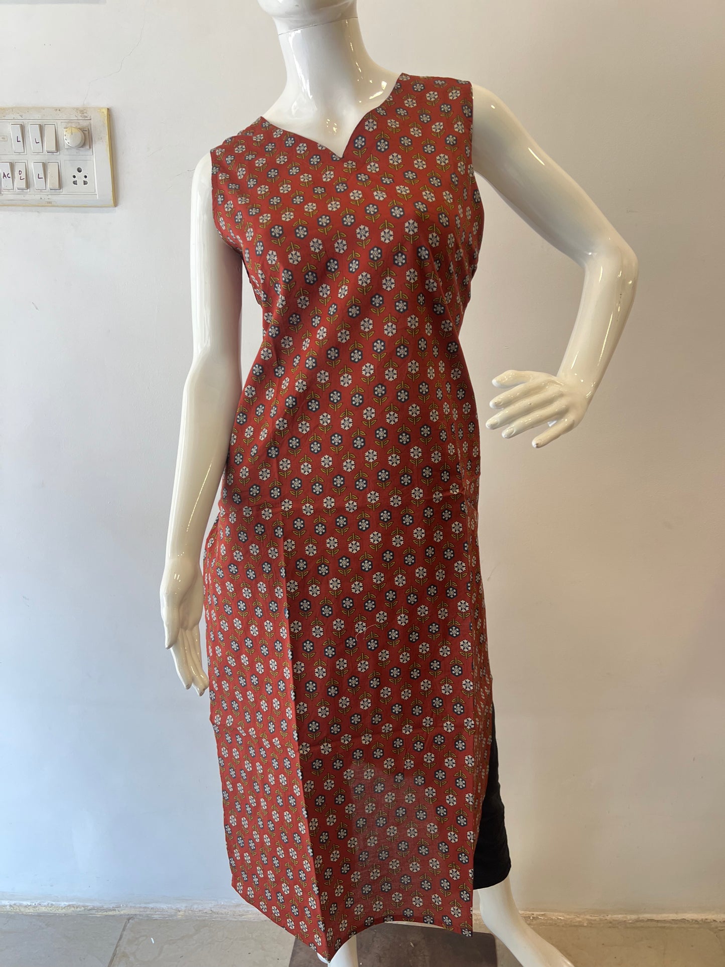 STYLIE GOA Assorted V Neck Printed Kurtas With Attached Sleeves