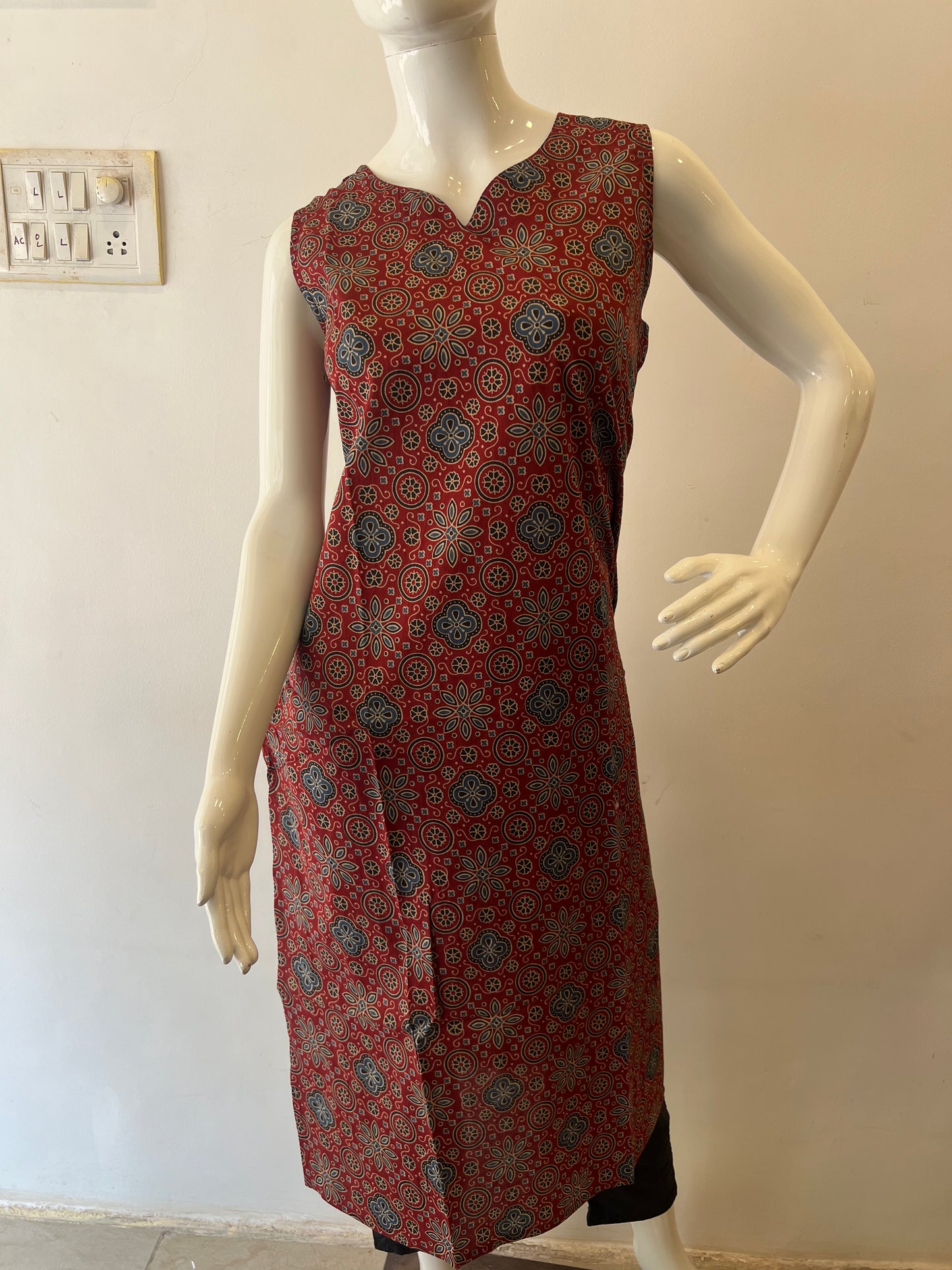 STYLIE GOA Assorted V Neck Printed Kurtas With Attached Sleeves